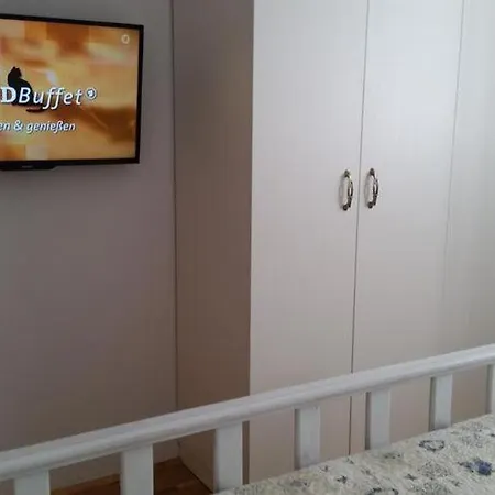 Rustica St - Two-bedroom With Balcony And Shared Pool Prizemlje Lejlighed
