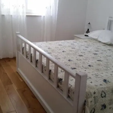 아파트 Rustica St - Two-bedroom With Balcony And Shared Pool Prizemlje *