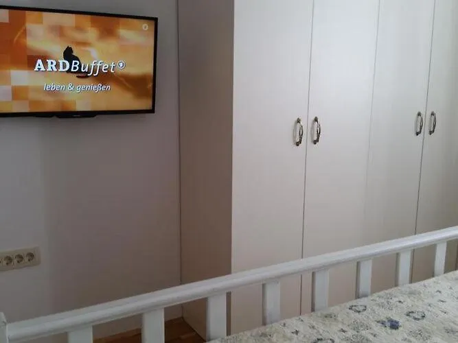 Rustica St - Two-bedroom With Balcony And Shared Pool Prizemlje 아파트