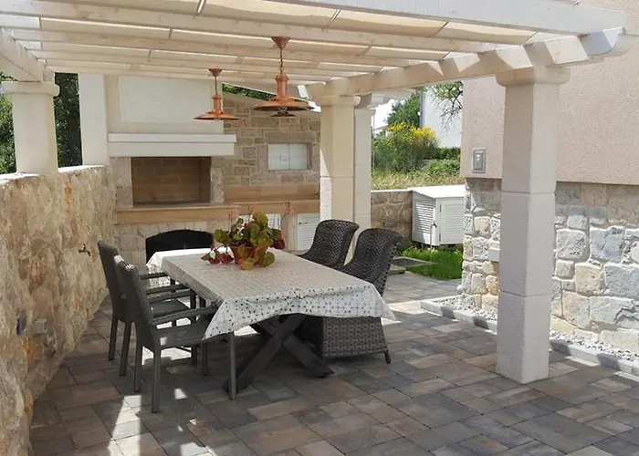 Rustica St - Two-bedroom With Balcony And Shared Pool Prizemlje Zadar