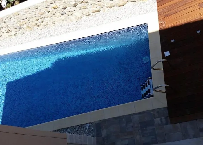 Rustica St - Two-bedroom With Balcony And Shared Pool Prizemlje Appartement *
